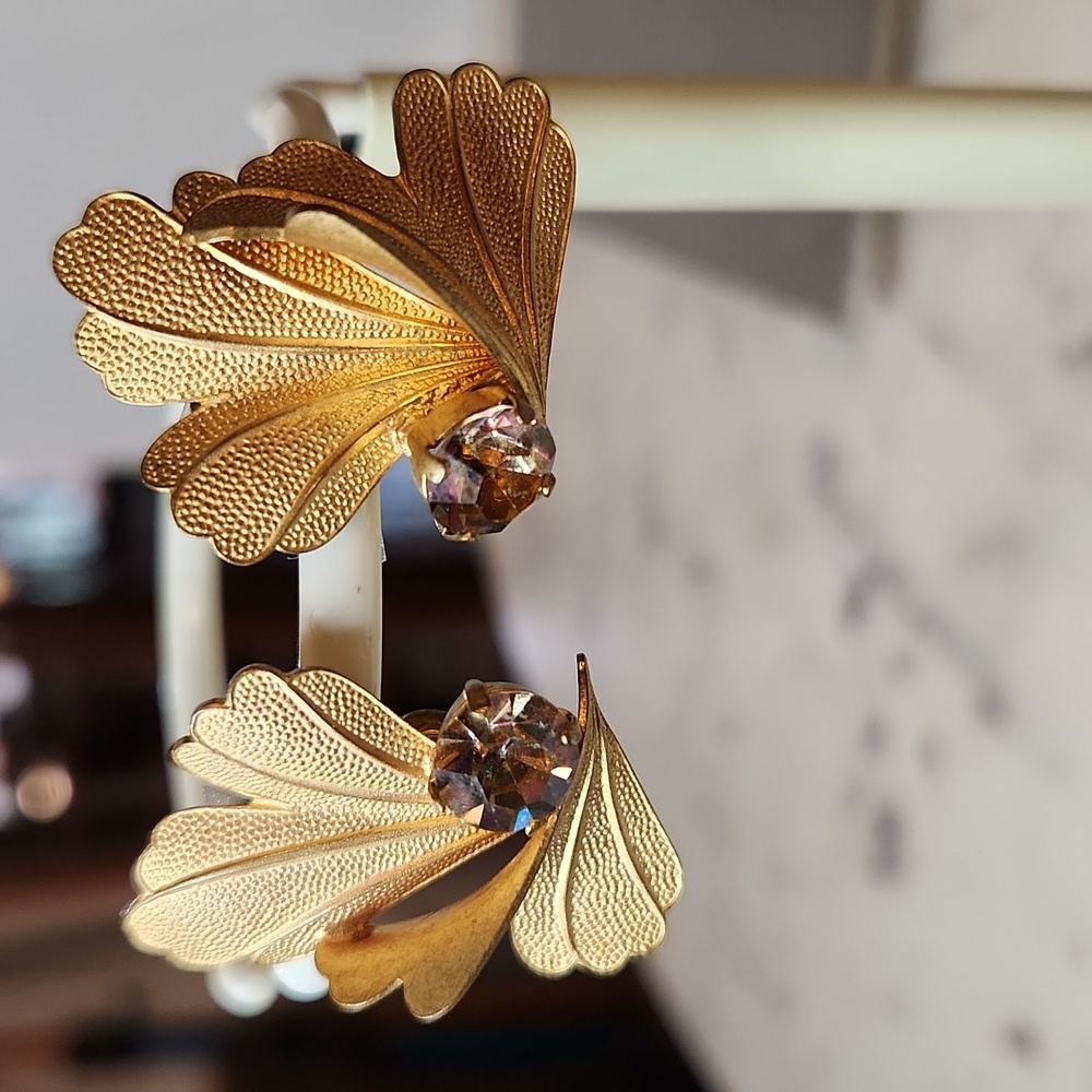 Vintage | Gold Textured Leaf AB Crystal Clip-On Earrings